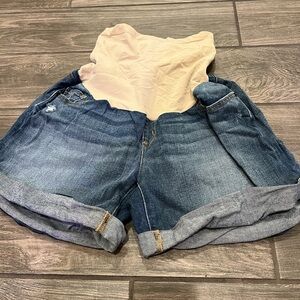 Pea In the pod maternity shorts